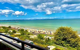 Studio mit Panorama-Meerblick und direkter Strandlage in Scharbeutz